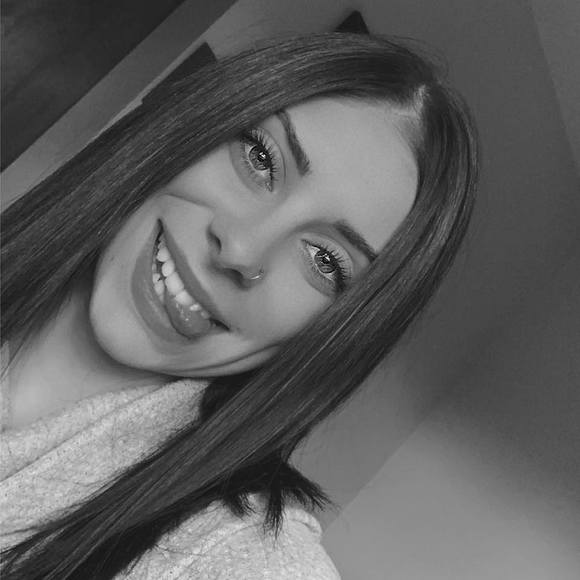 Meet your Posher, Simone - Picture 1 of 1